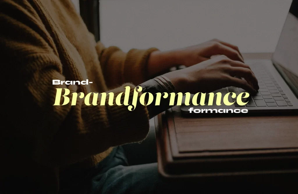 Brandformance en Infame Studio – persona trabajando en un portátil