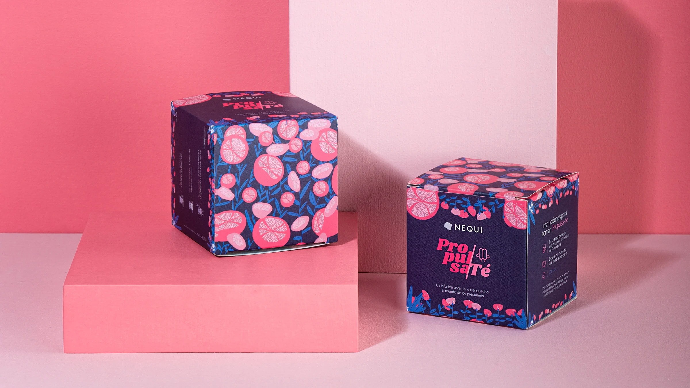 Propúlsate – cajas de infusiones sobre fondo rosado